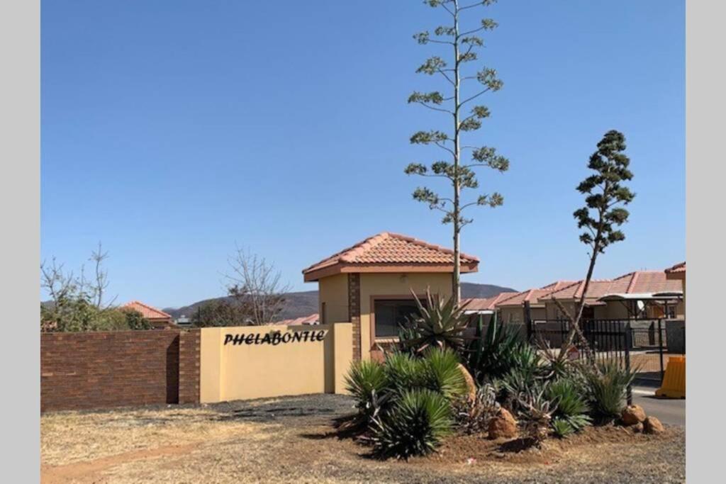Rhino House With 3 Bedrooms Next To Pilanesberg And Sun City Mogwase Eksteriør billede