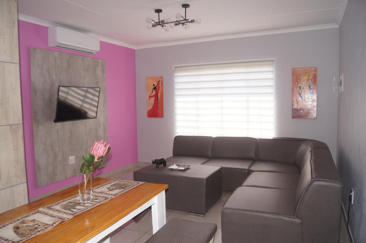 Rhino House With 3 Bedrooms Next To Pilanesberg And Sun City Mogwase Eksteriør billede